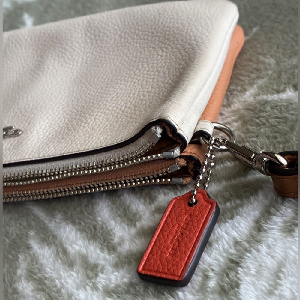 Coach White Pebbled Leather Wristlet with Coral Tag - Picture 11 of 13